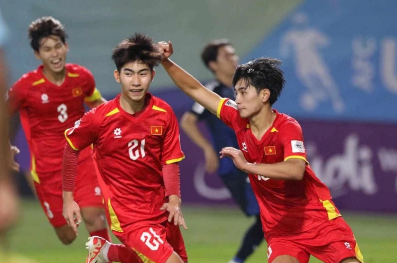 dung-buoc-o-giai-chau-luc-u17-viet-nam-van-ghi-diem-manh-trong-mat-nguoi-ham-mo-dong-nam-a