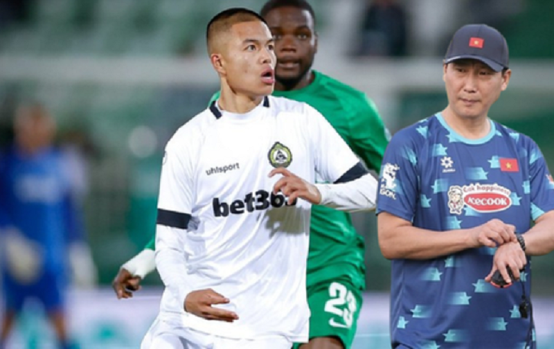 do-chung-nguyen-gay-chu-y-voi-hlv-kim-sang-sik-canh-cua-tuyen-viet-nam-rong-mo