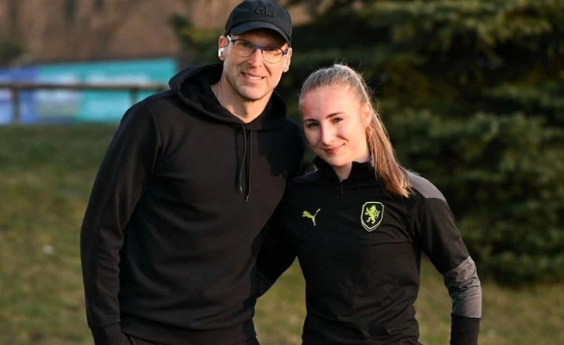 petr-cech-cham-dut-cuoc-hon-nhan-keo-dai-hon-hai-thap-ky