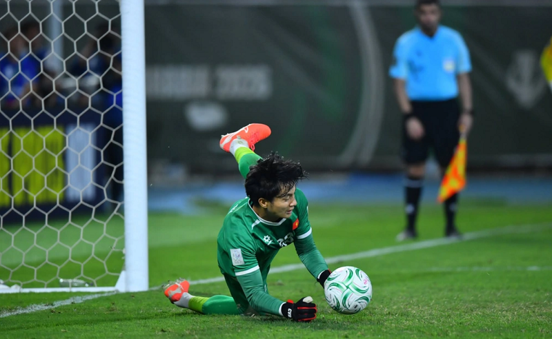 hlv-kim-sang-sik-danh-loi-dac-biet-cho-cao-van-binh-sau-dem-lich-su