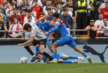 Valencia CF vs Atletico Madrid (21:15 – 02/05)
