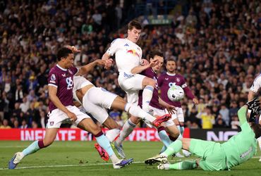 Leeds United vs Burnley (02:00 – 02/05)